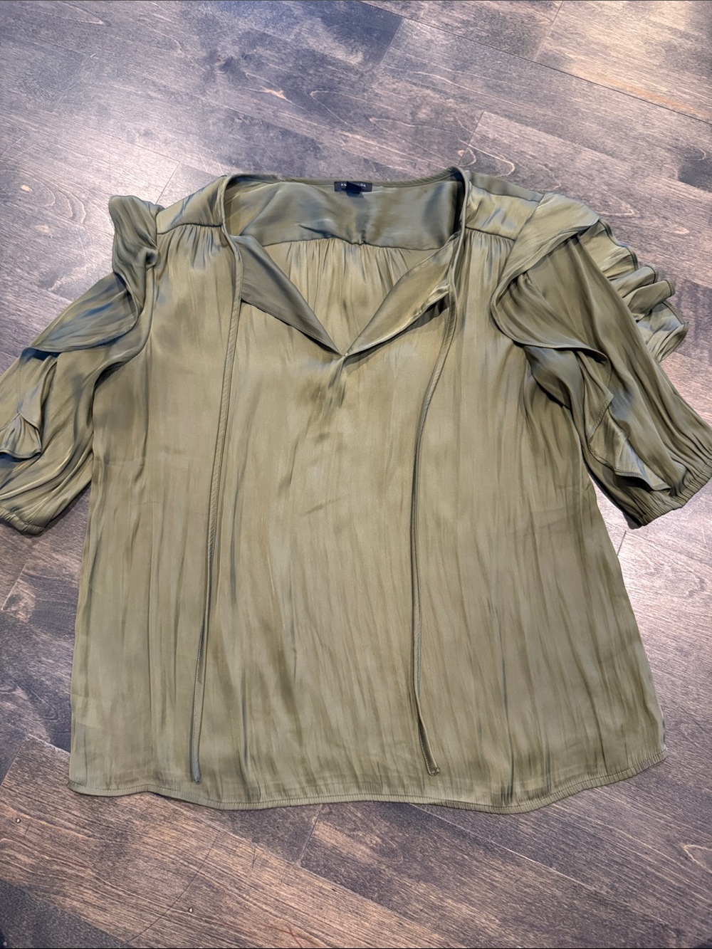 Ann Taylor Olive Green Short Sleeve V-Neck Blouse